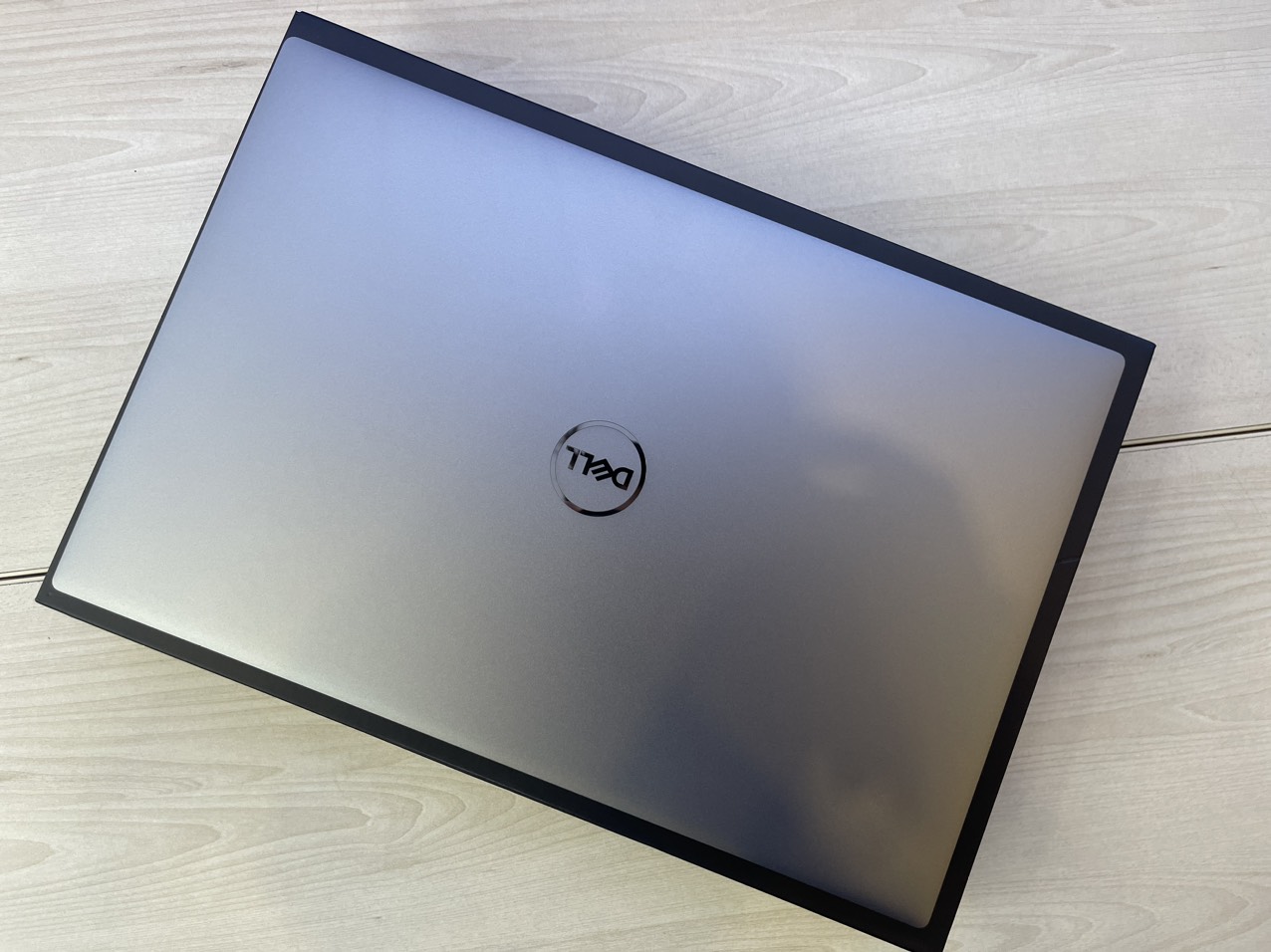 Dell Precision 5570 thiết kế mỏng nhẹ như chiếc Ultrabook